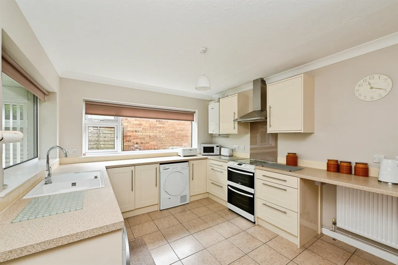 Fir Tree Drive, West Winch, PE33, photo 2