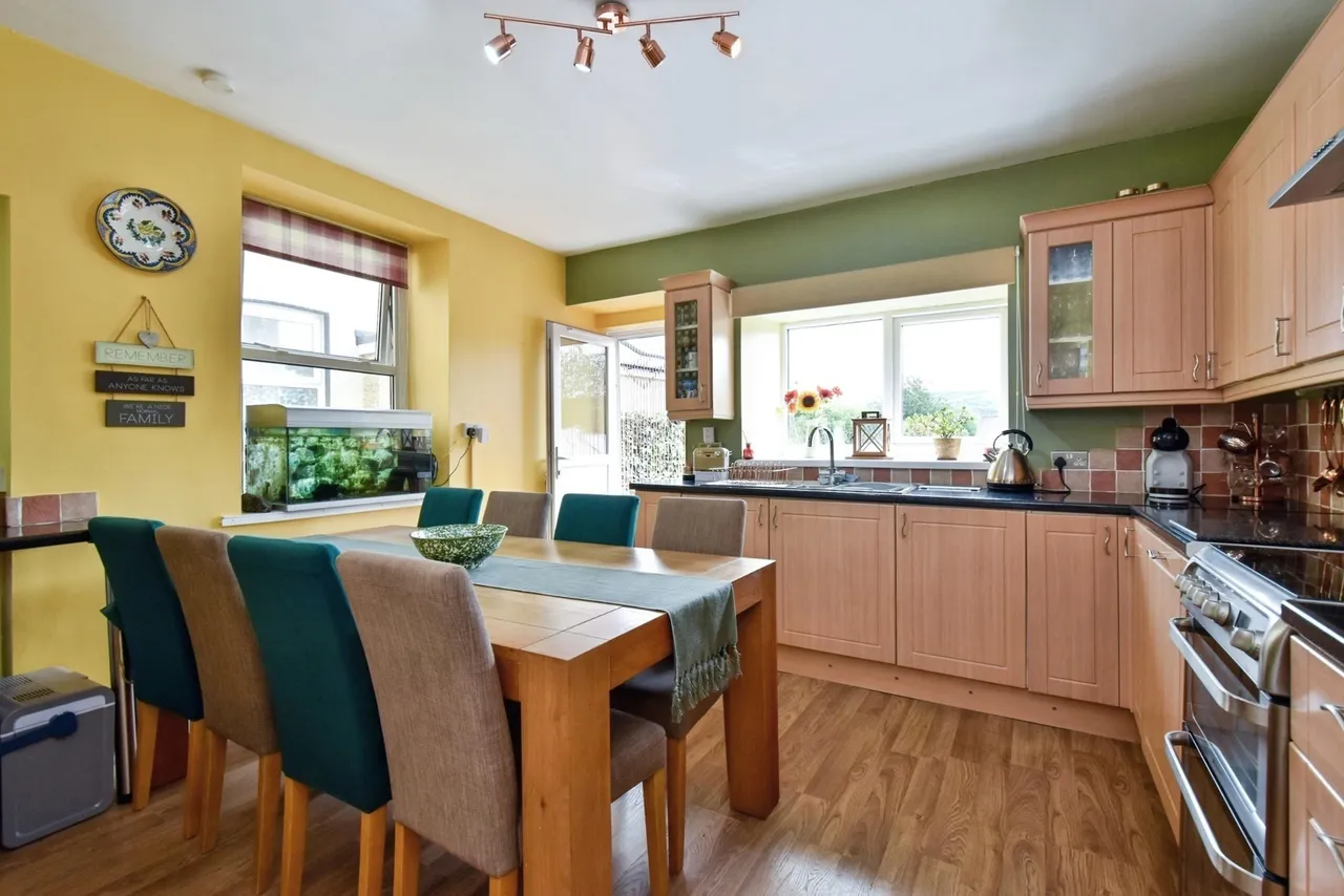 New Road, Ammanford, SA18, photo 4