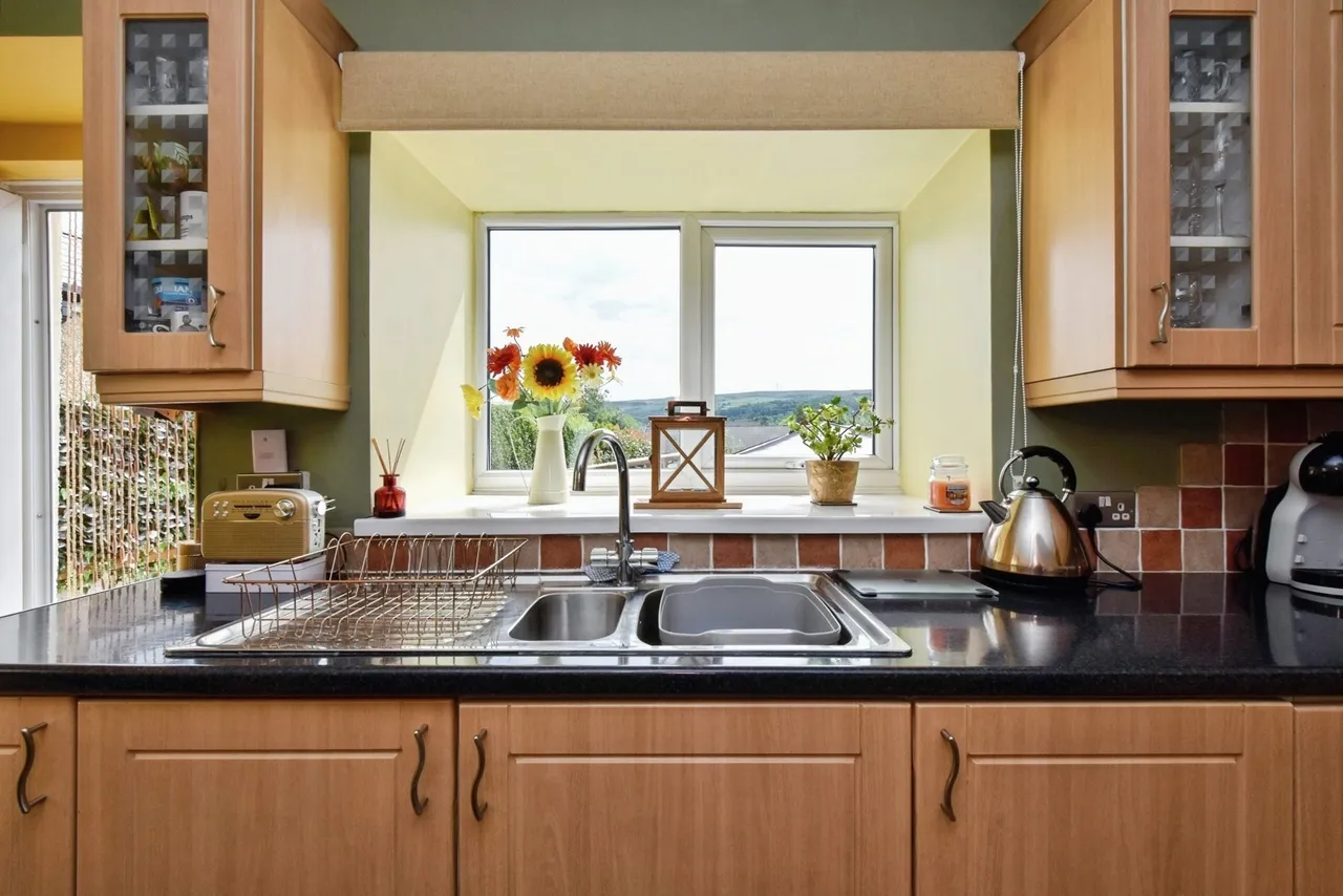 New Road, Ammanford, SA18, photo 5
