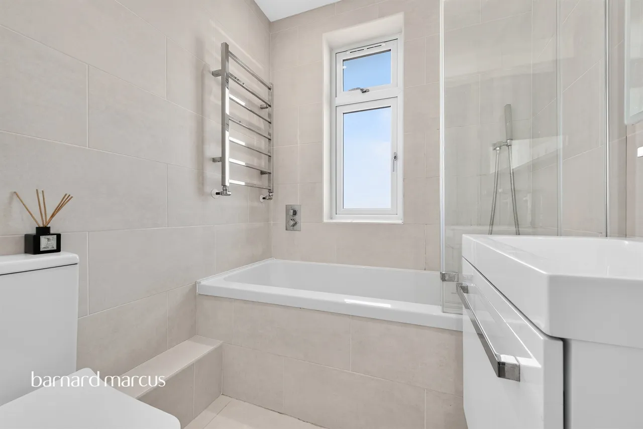 Cravan Avenue, Feltham, TW13, photo 10