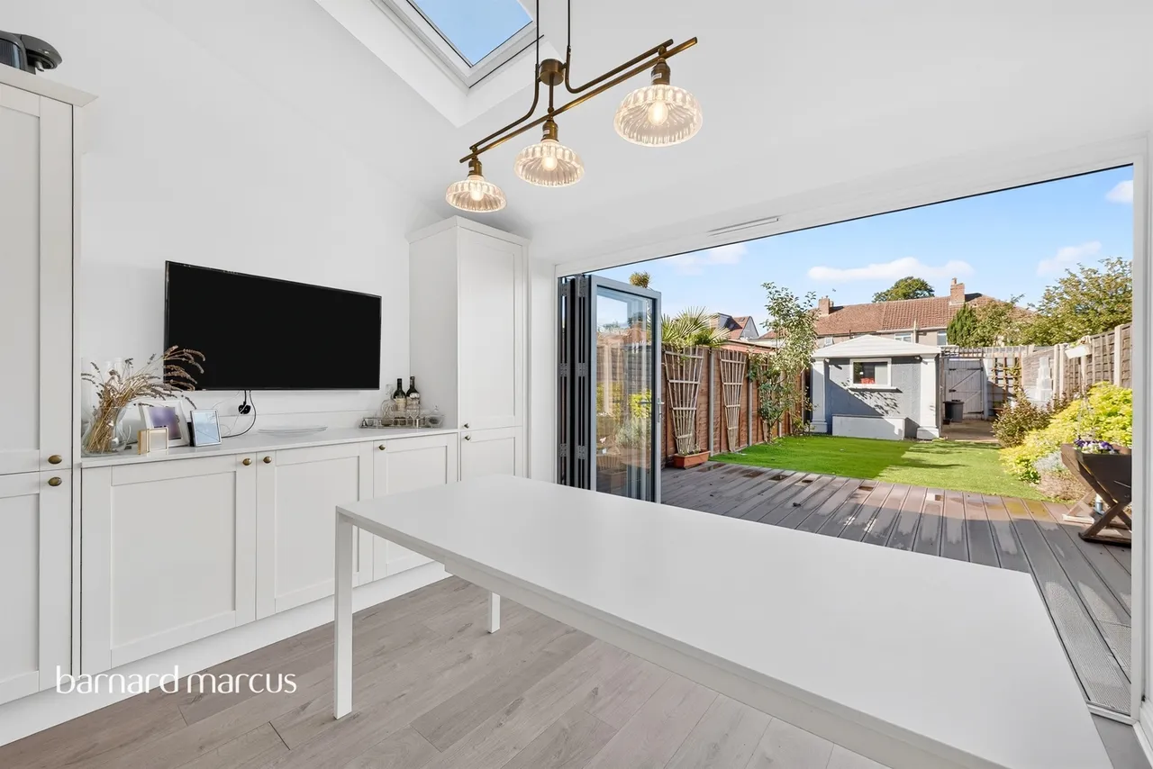 Cravan Avenue, Feltham, TW13, photo 3