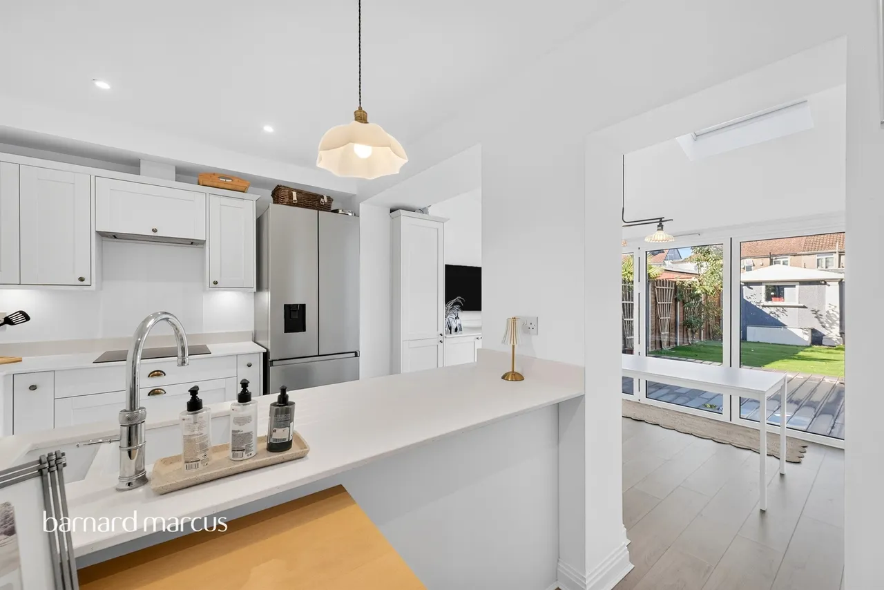 Cravan Avenue, Feltham, TW13, photo 2