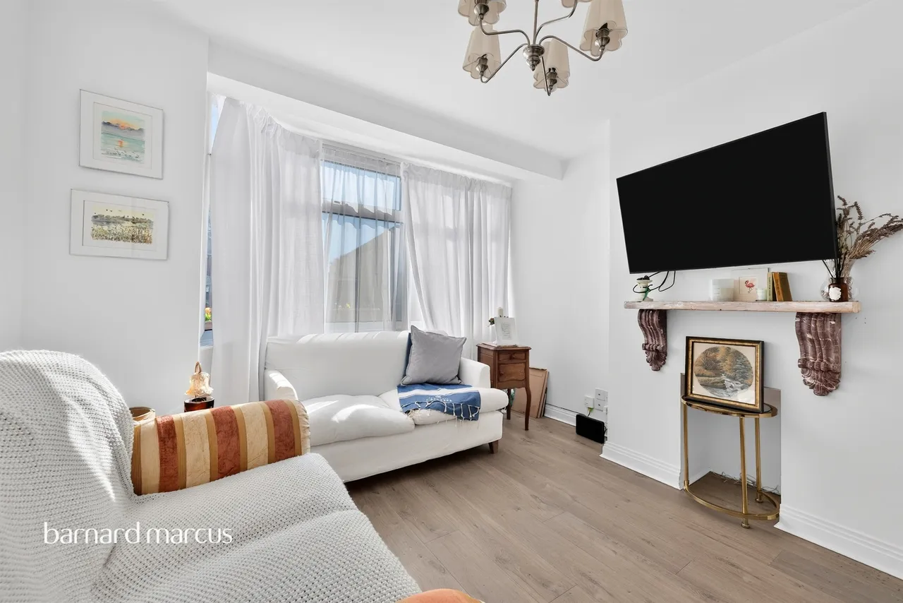 Cravan Avenue, Feltham, TW13, photo 5
