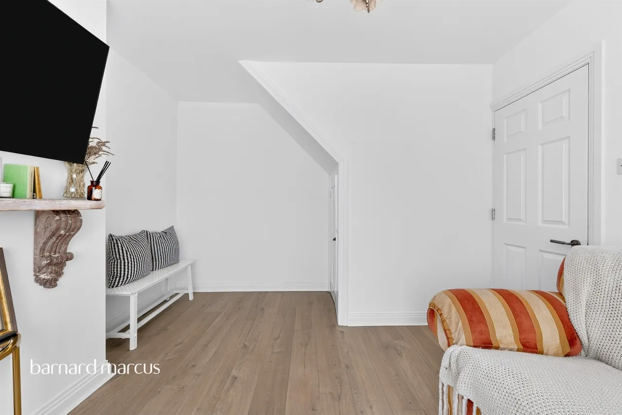 Cravan Avenue, Feltham, TW13, photo 6