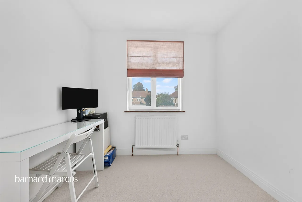Cravan Avenue, Feltham, TW13, photo 9