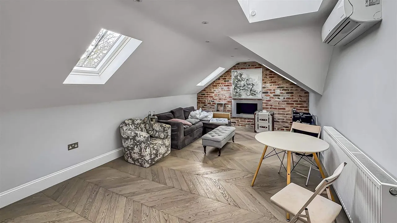 St. Leonards Road, Windsor, Berkshire, SL4 3DD, photo 2
