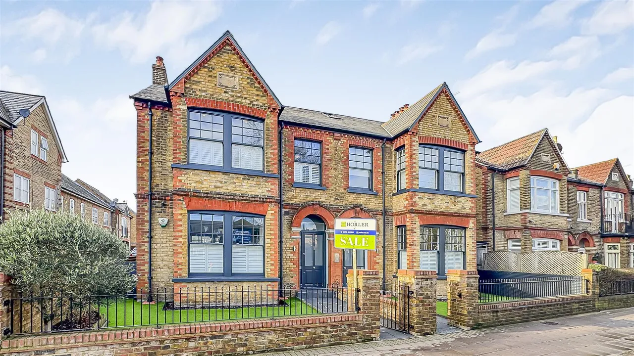 2 bed flat for sale — St. Leonards Road, Windsor, Berkshire, SL4 3DD