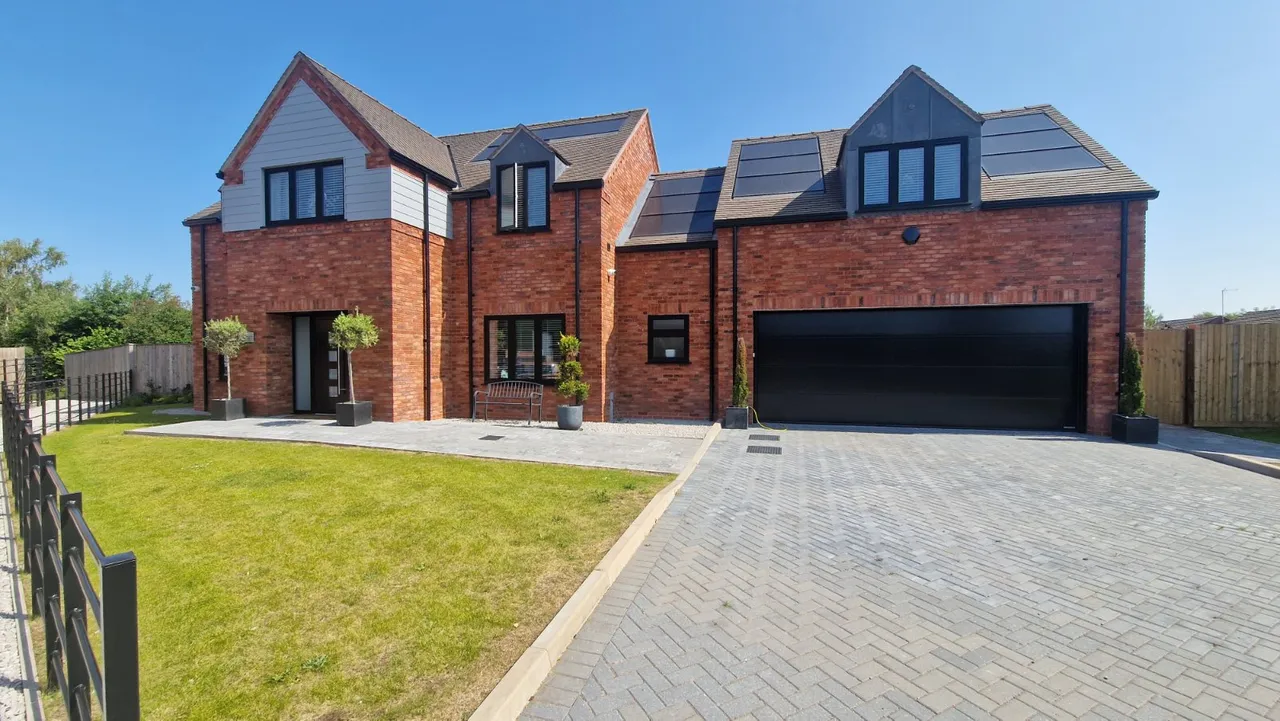 5 bed house to rent, Hednesford Road, Rugeley, WS15