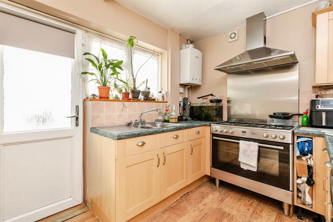 Beauchamp Road, St. Leonards-On-Sea, photo 8
