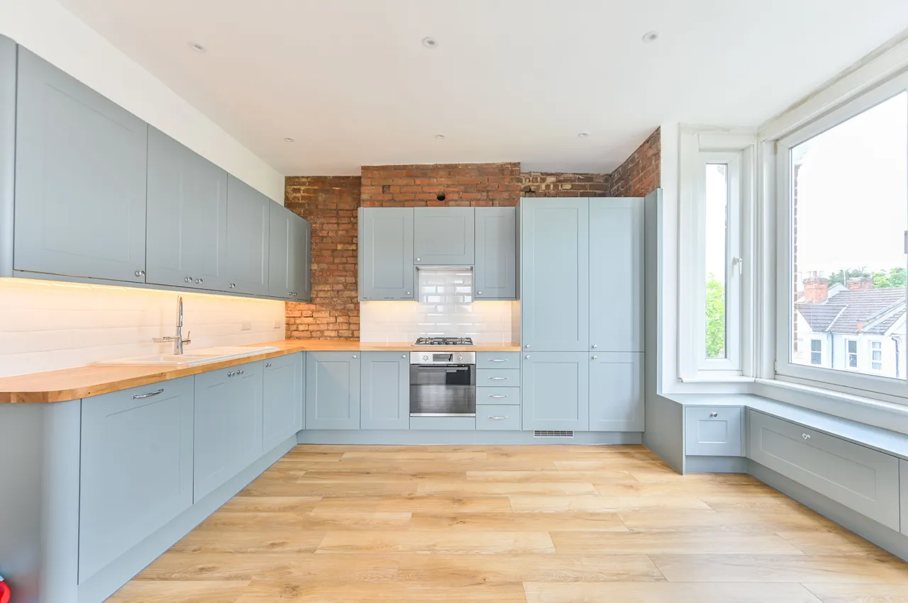 3 bed flat for sale — 54c St Johns Avenue, London