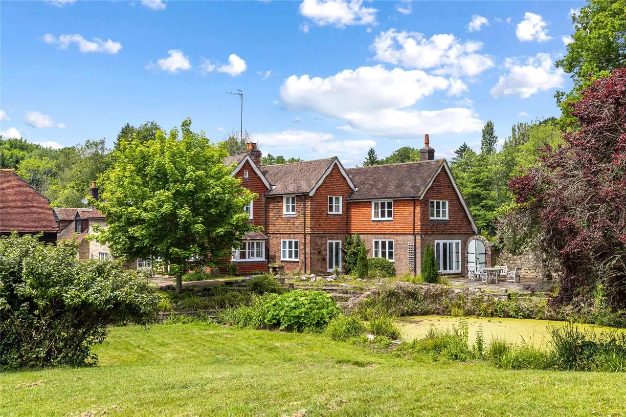 5 bed house for sale, Lewes Road, East Grinstead, RH19
