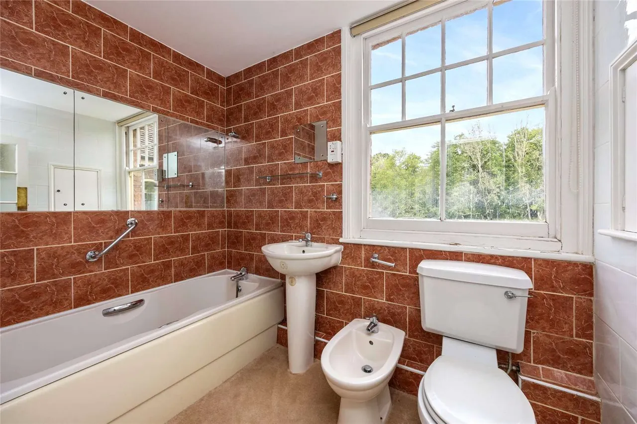 Lewes Road, East Grinstead, RH19, photo 22