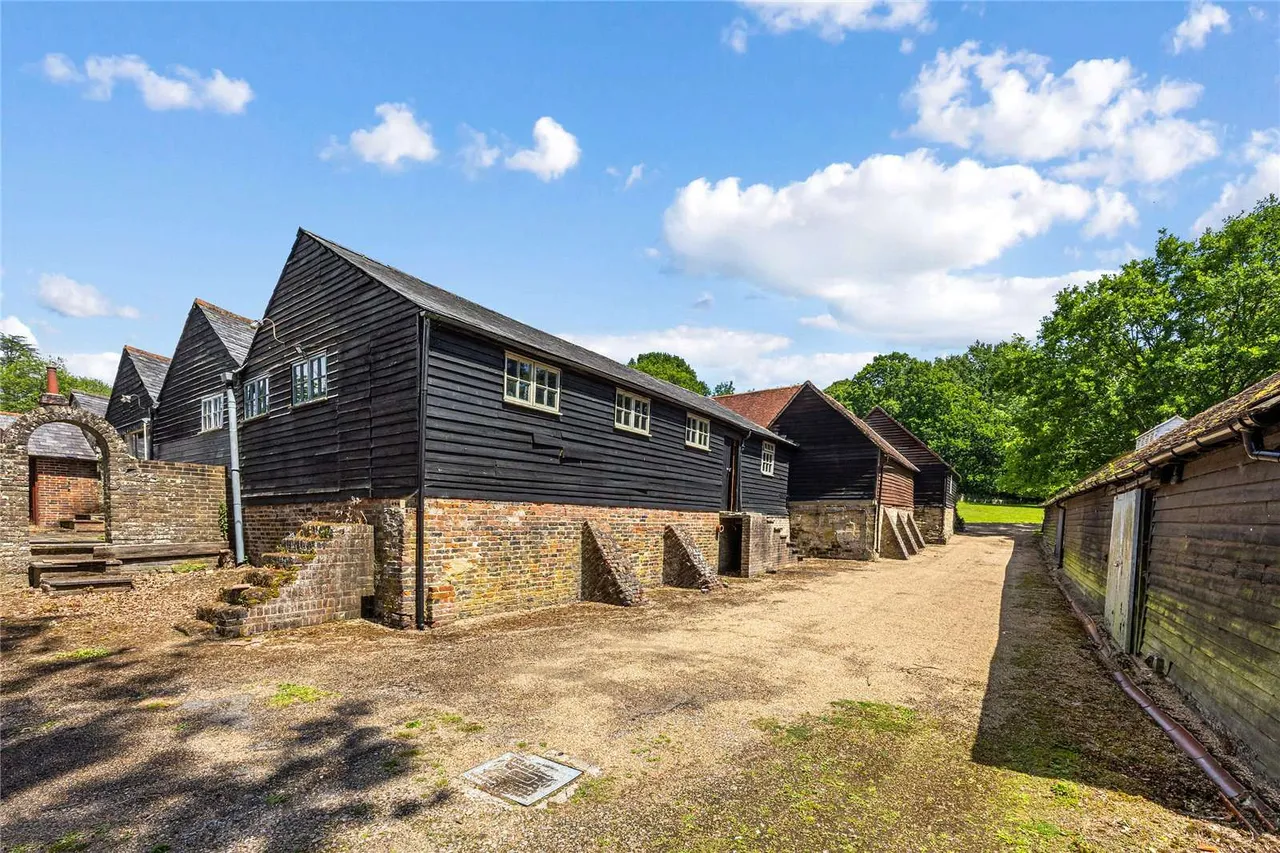 Lewes Road, East Grinstead, RH19, photo 31
