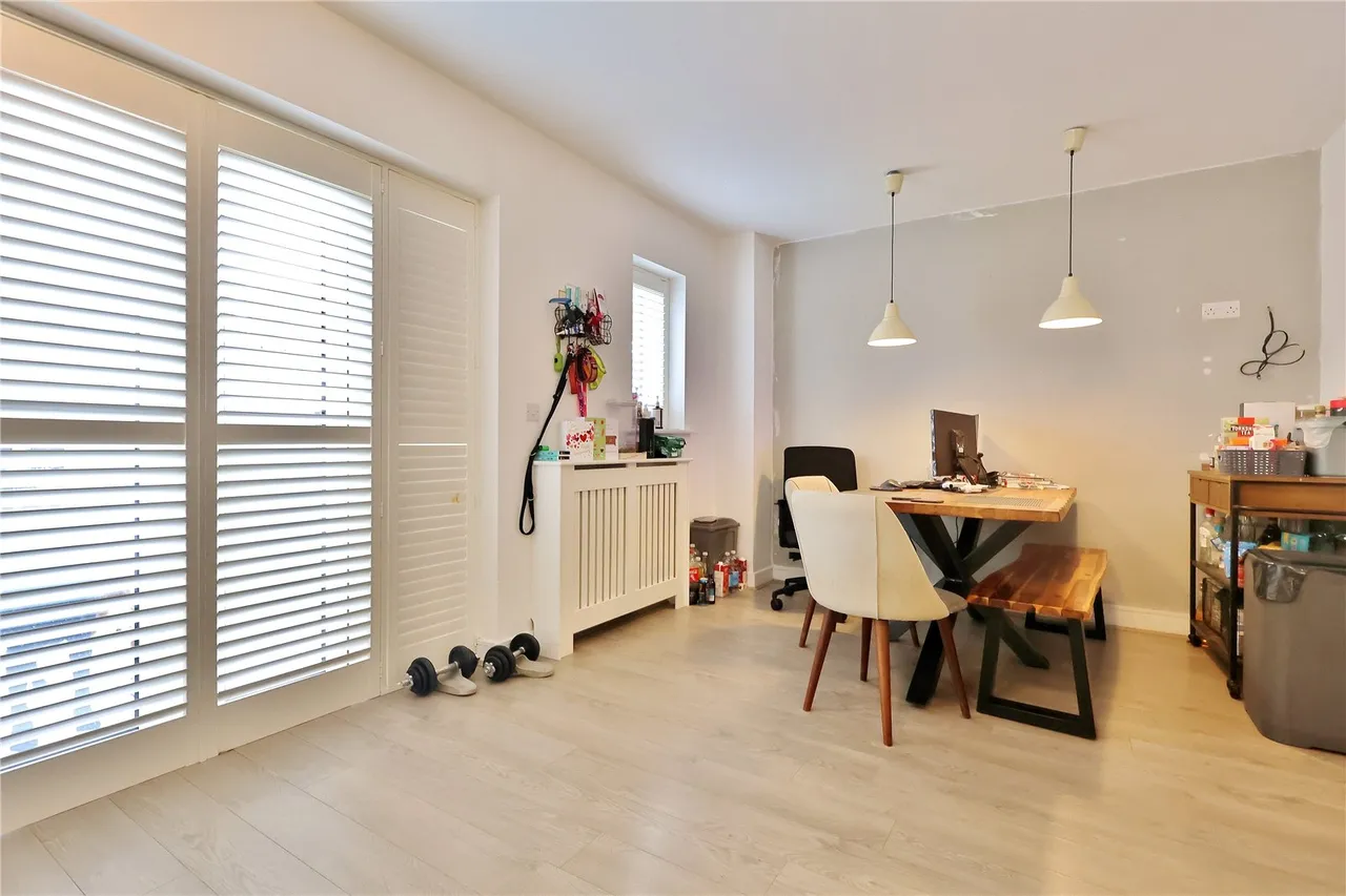 Hoad Crescent, Woking, GU22, photo 4