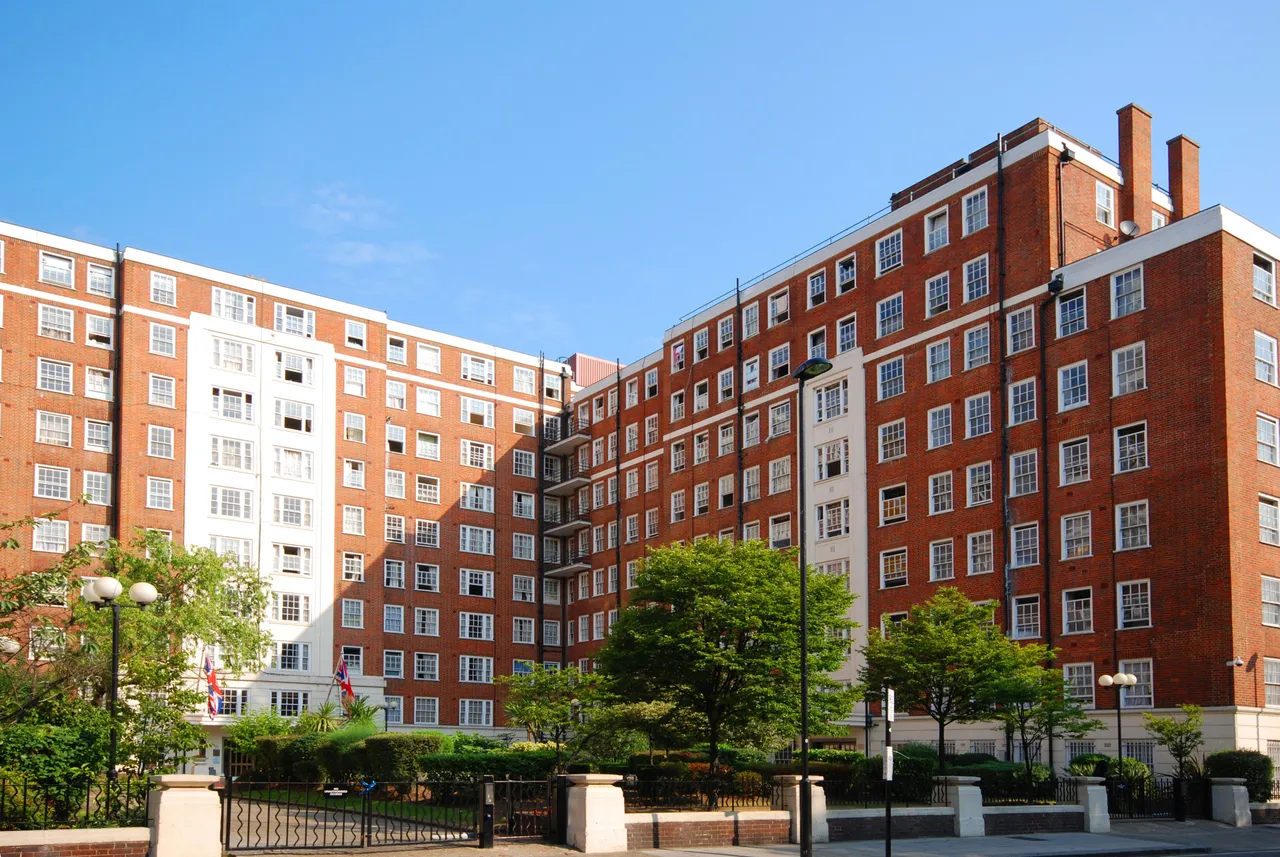 3 bed flat for sale — 409 Park West, Edgware Road, London