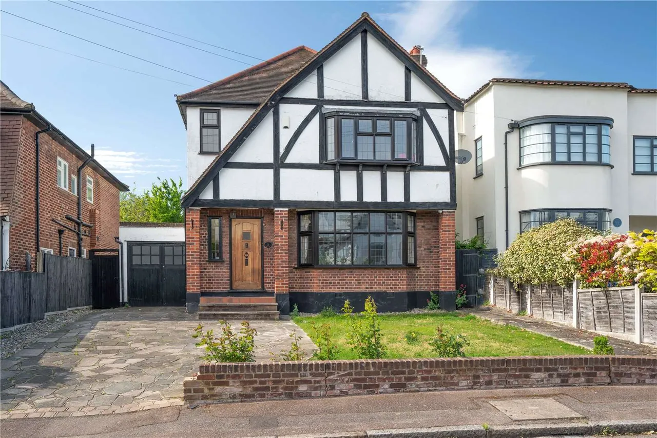 4 bed house for sale, Shelley Grove, Loughton, IG10