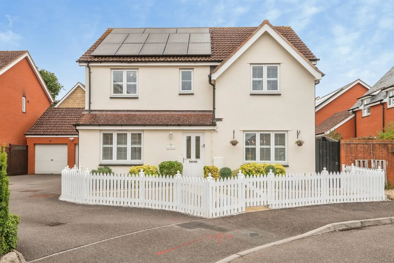 4 bed house for sale — Pear Tree Way, Wellington