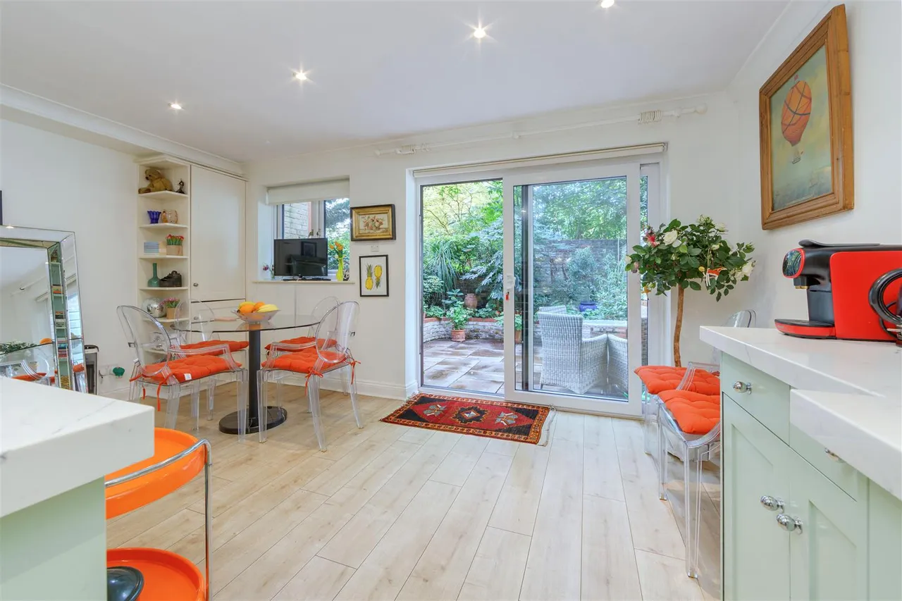 Thornbury Square, Highgate, N6, photo 4