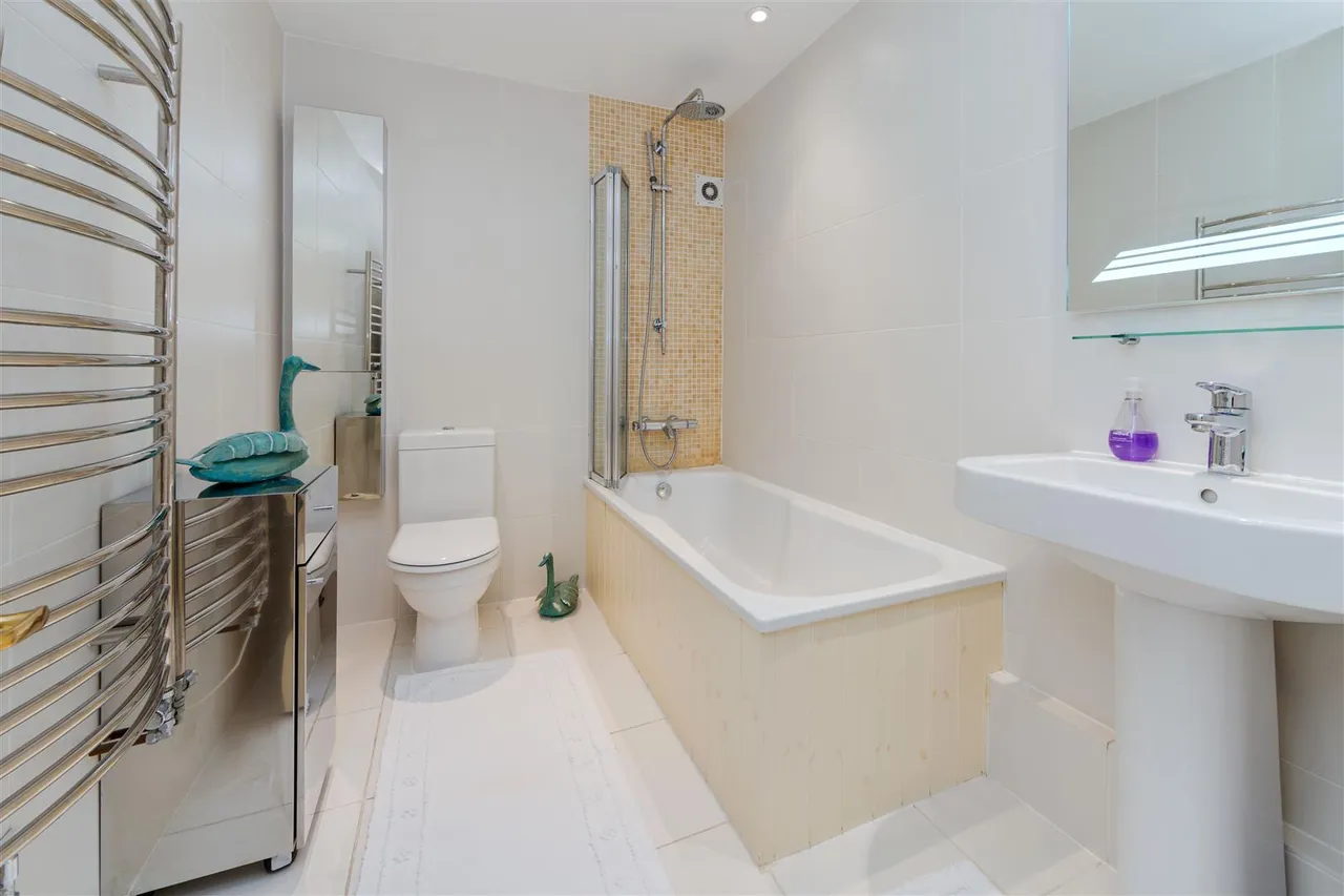 Thornbury Square, Highgate, N6, photo 14