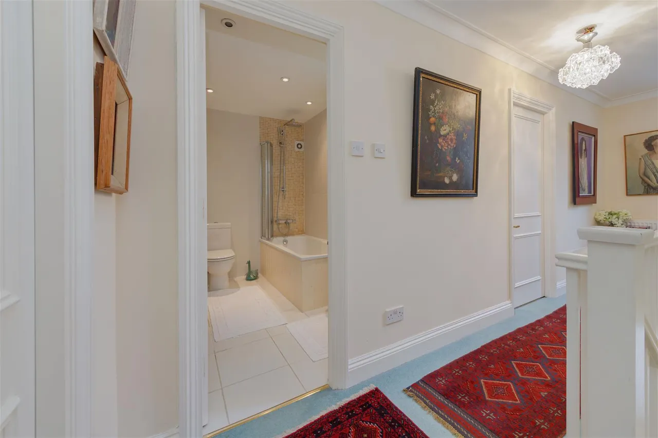 Thornbury Square, Highgate, N6, photo 13