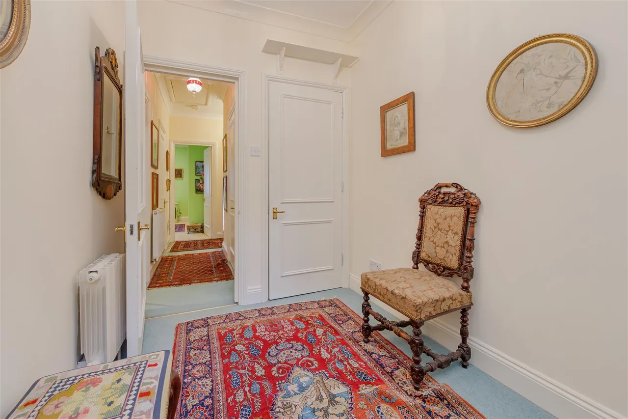 Thornbury Square, Highgate, N6, photo 17