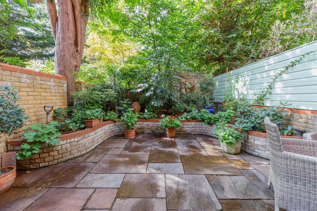 Thornbury Square, Highgate, N6, photo 22