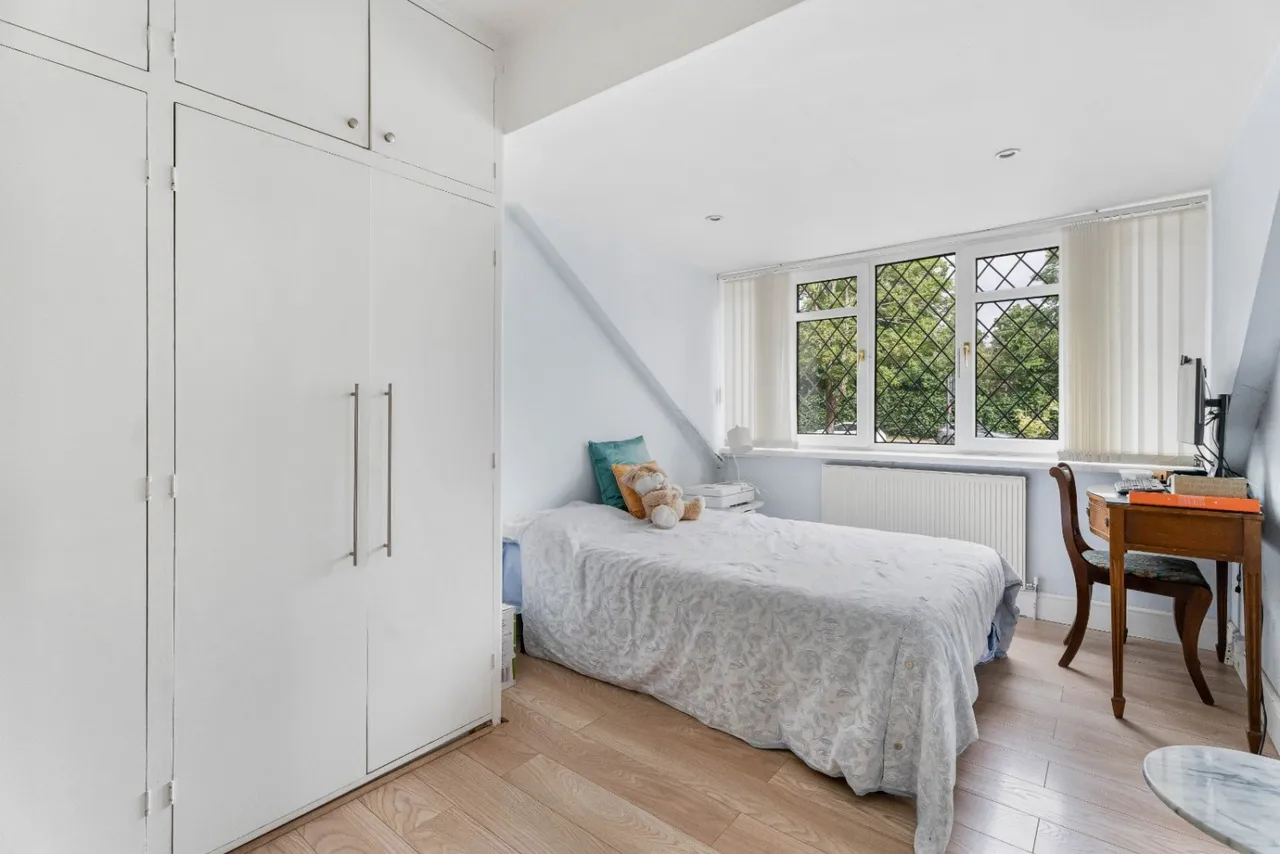 London Road, Stanmore, HA7, photo 12