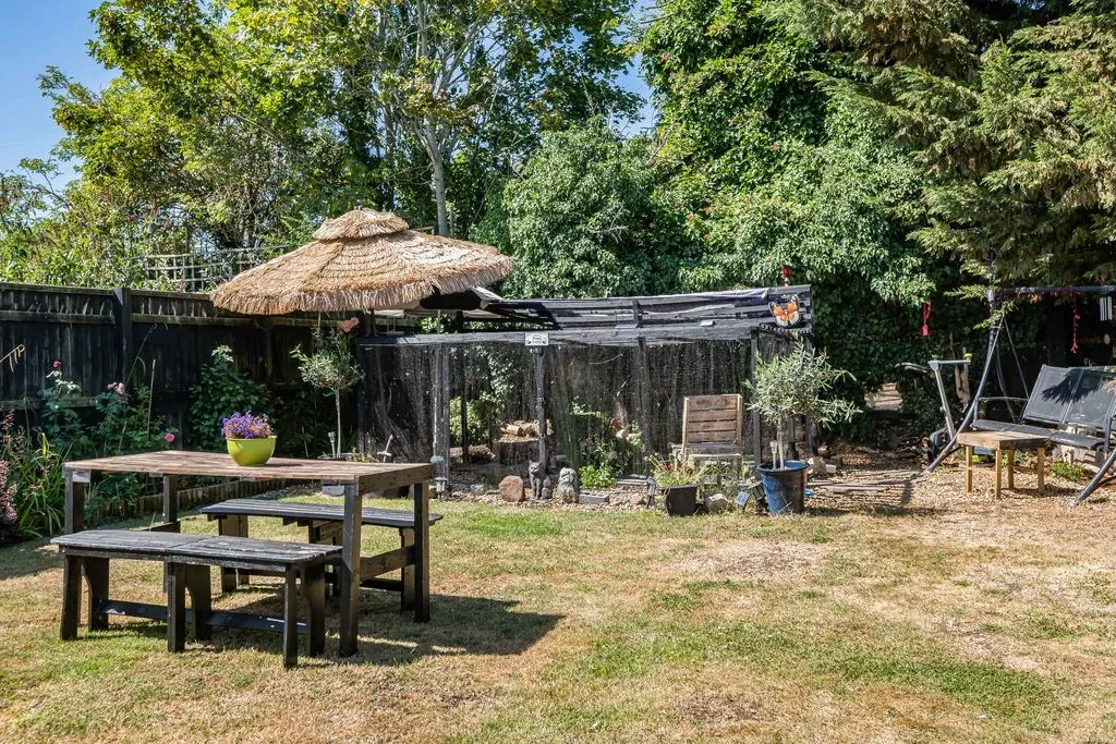 Stoke Road, Bletchley, Milton Keynes, Buckinghamshire, MK2 3AD, photo 18