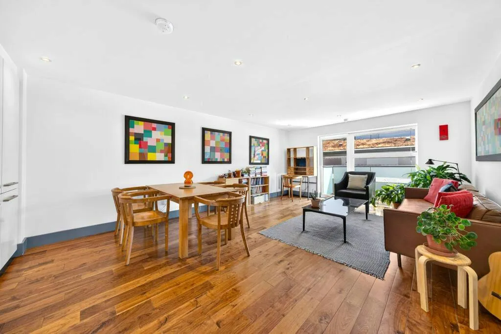 2 bed flat for sale — Tiltman Place, London, N7