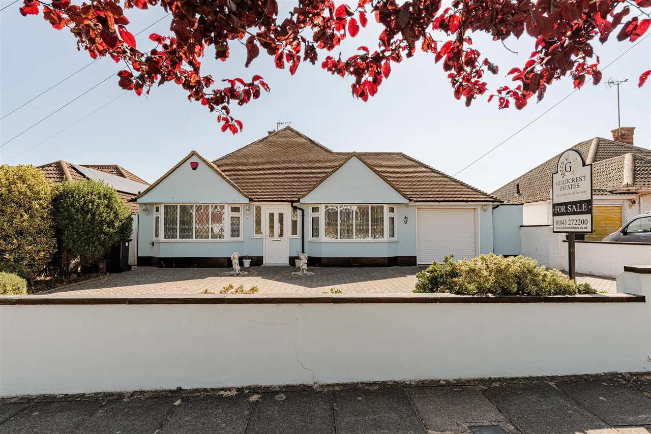 3 bed house for sale — Princes Gardens, Cliftonville, Margate, Kent, CT9 3AR