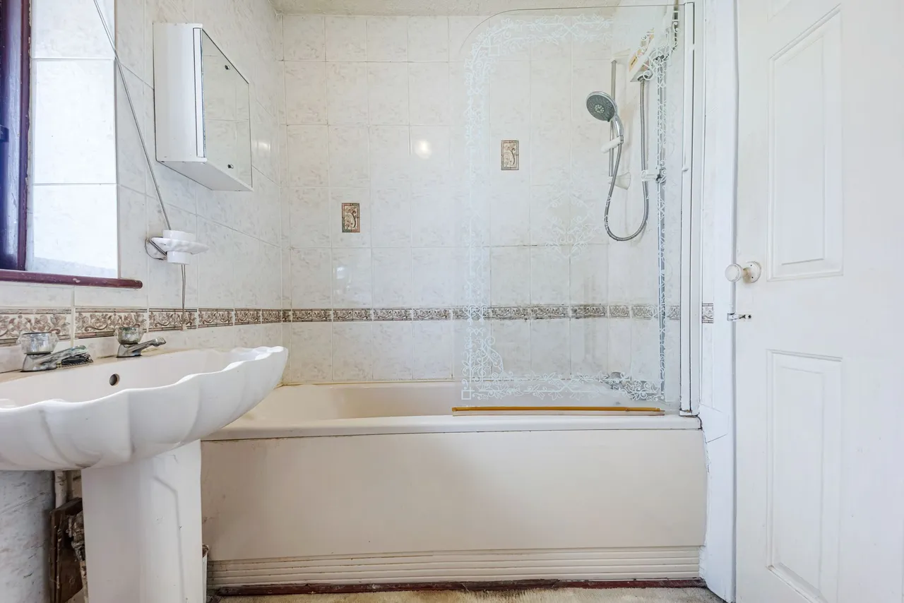 Spinney Avenue, Widnes, WA8 8LB, photo 19
