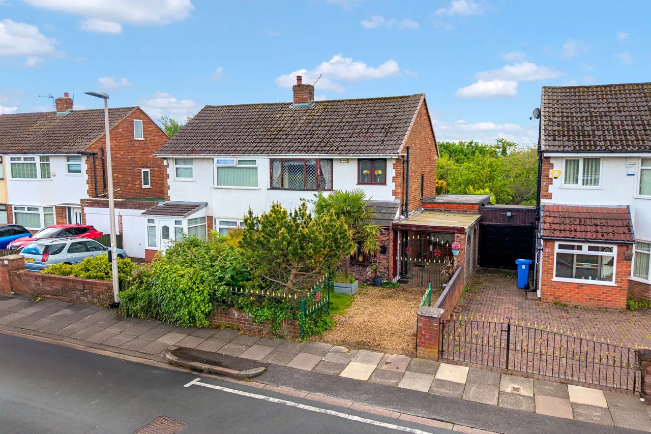 3 bed house for sale — Spinney Avenue, Widnes, WA8 8LB