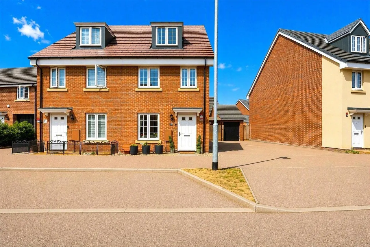 3 bed house for sale — Morpeth Crescent, Houghton Regis, Dunstable, Bedfordshire, LU5