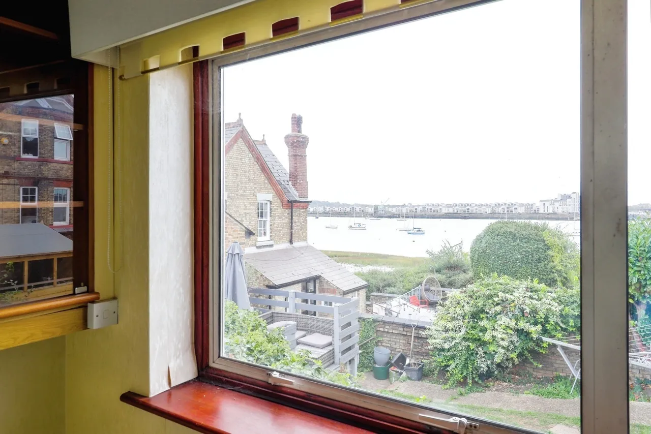 Admiralty Road, Upnor, ME2, photo 16