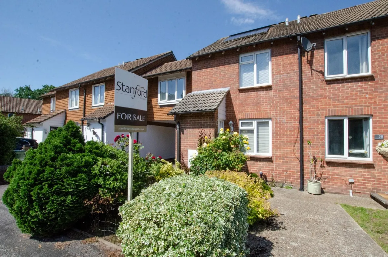 2 bed house for sale — Torridge Gardens, West End, Southampton, SO18 3NF