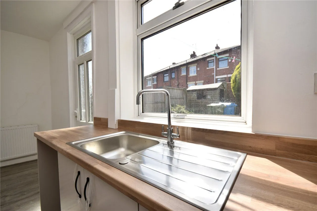 Bowler Street, Shaw, OL2, photo 8