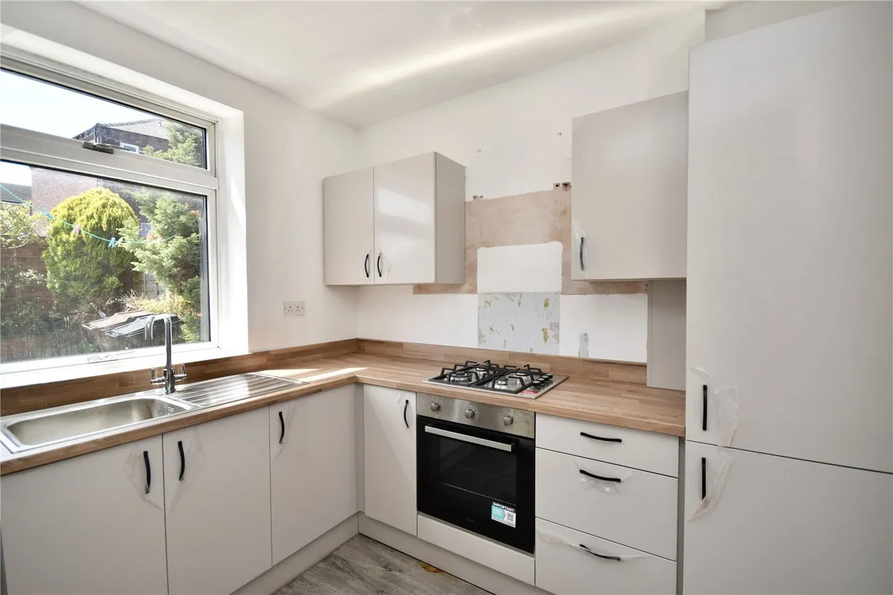 Bowler Street, Shaw, OL2, photo 5
