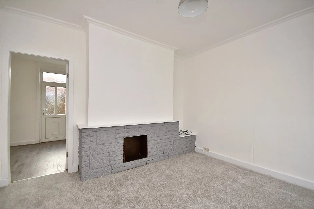 Bowler Street, Shaw, OL2, photo 4