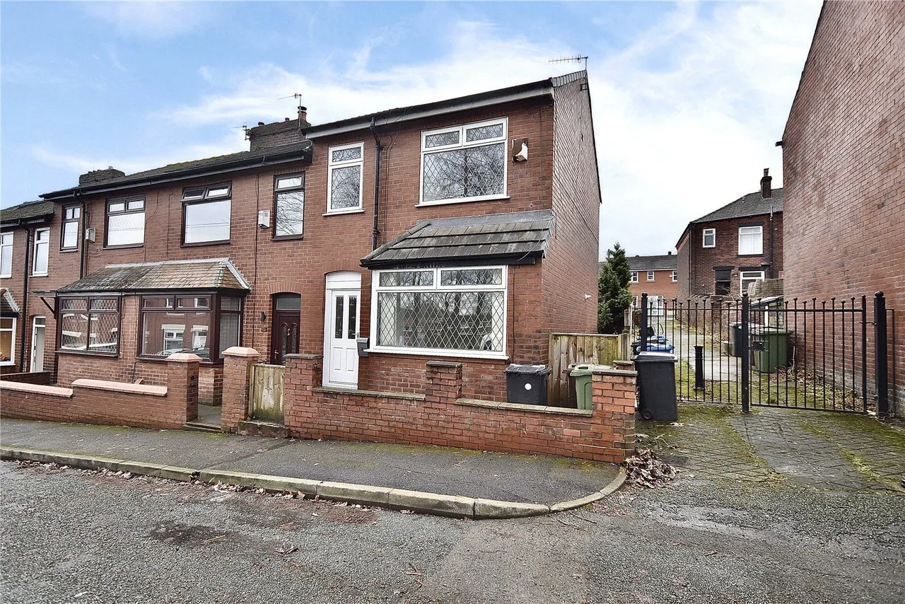 3 bed house for sale, Bowler Street, Shaw, OL2