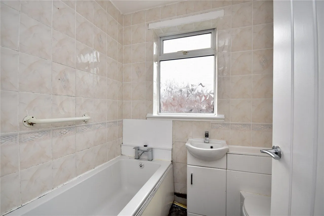 Bowler Street, Shaw, OL2, photo 12