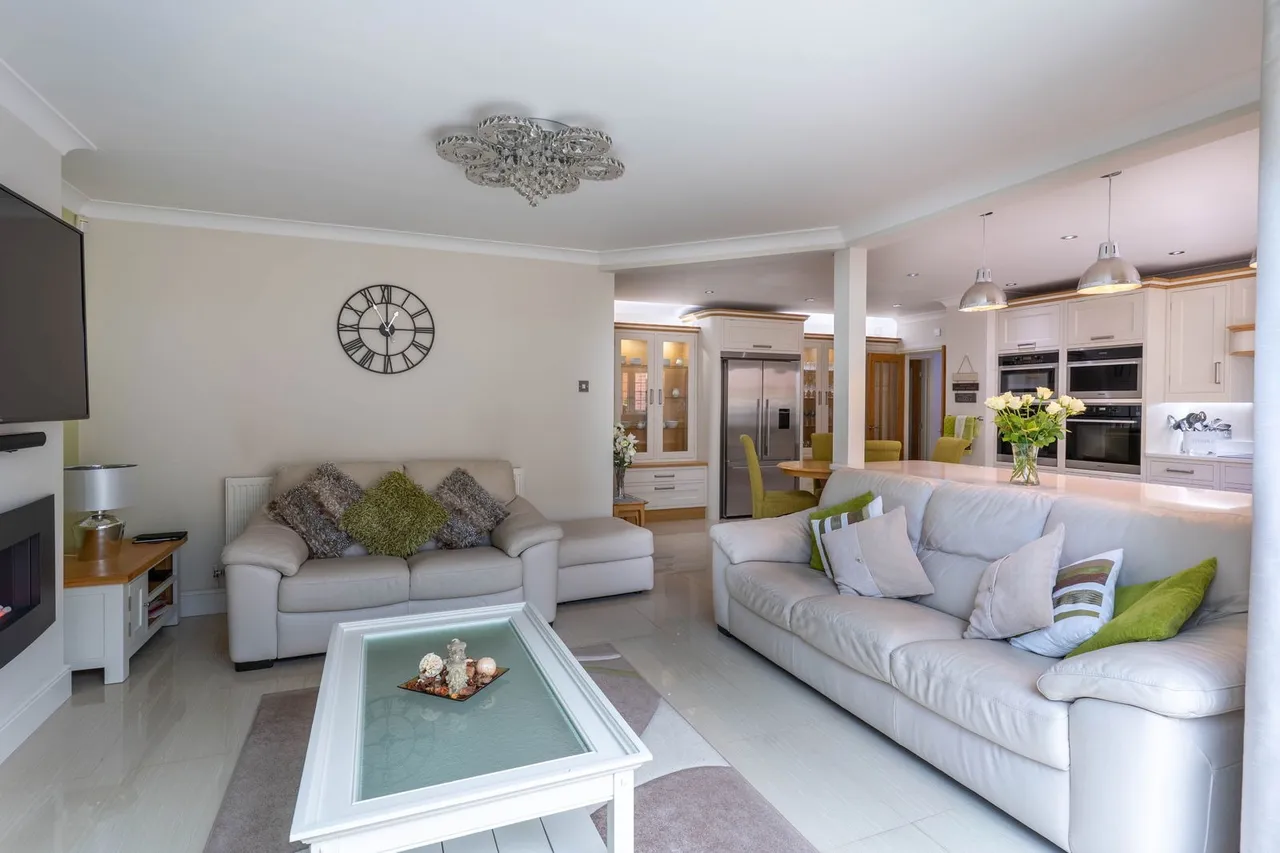 Plymouth Road, Barnt Green, B45, photo 4