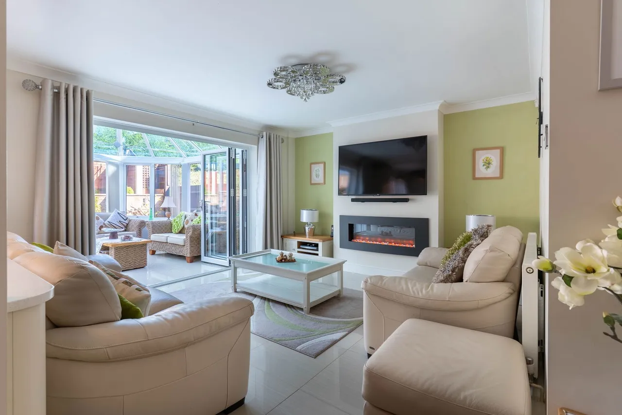 Plymouth Road, Barnt Green, B45, photo 5