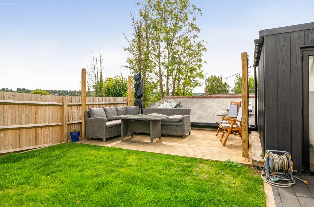Bramley Avenue, Coulsdon CR5 2DP, photo 19