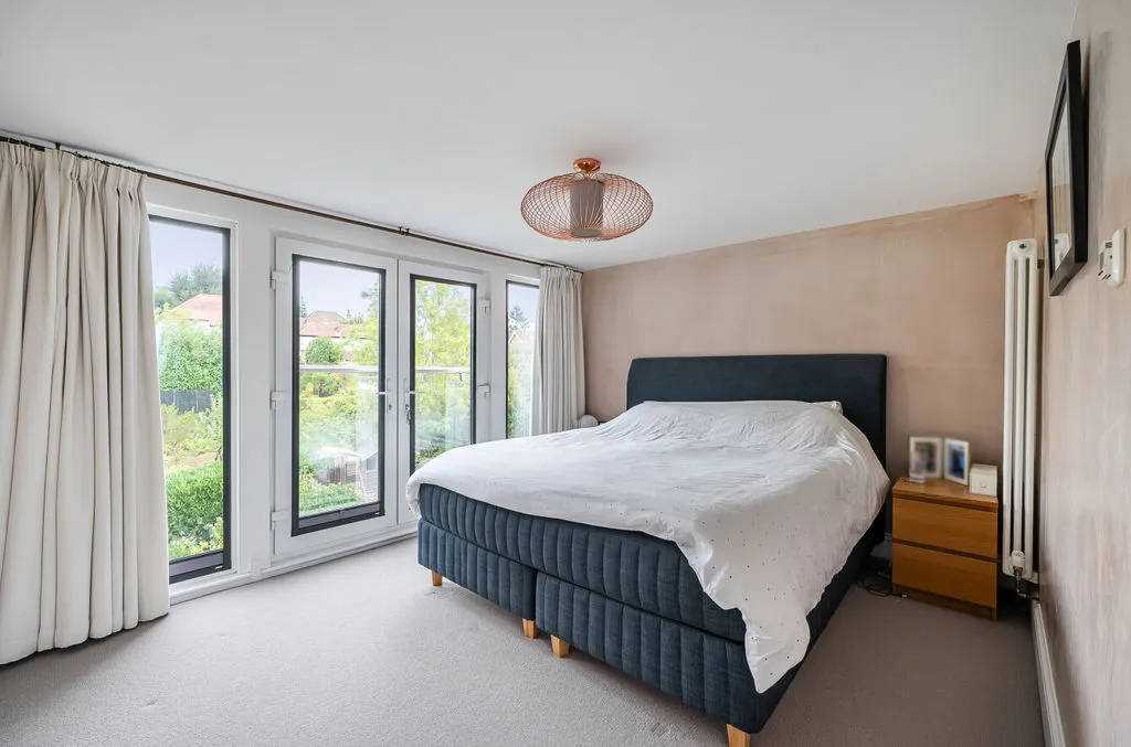 Bramley Avenue, Coulsdon CR5 2DP, photo 12