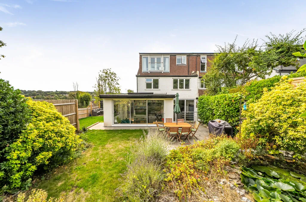 Bramley Avenue, Coulsdon CR5 2DP, photo 18