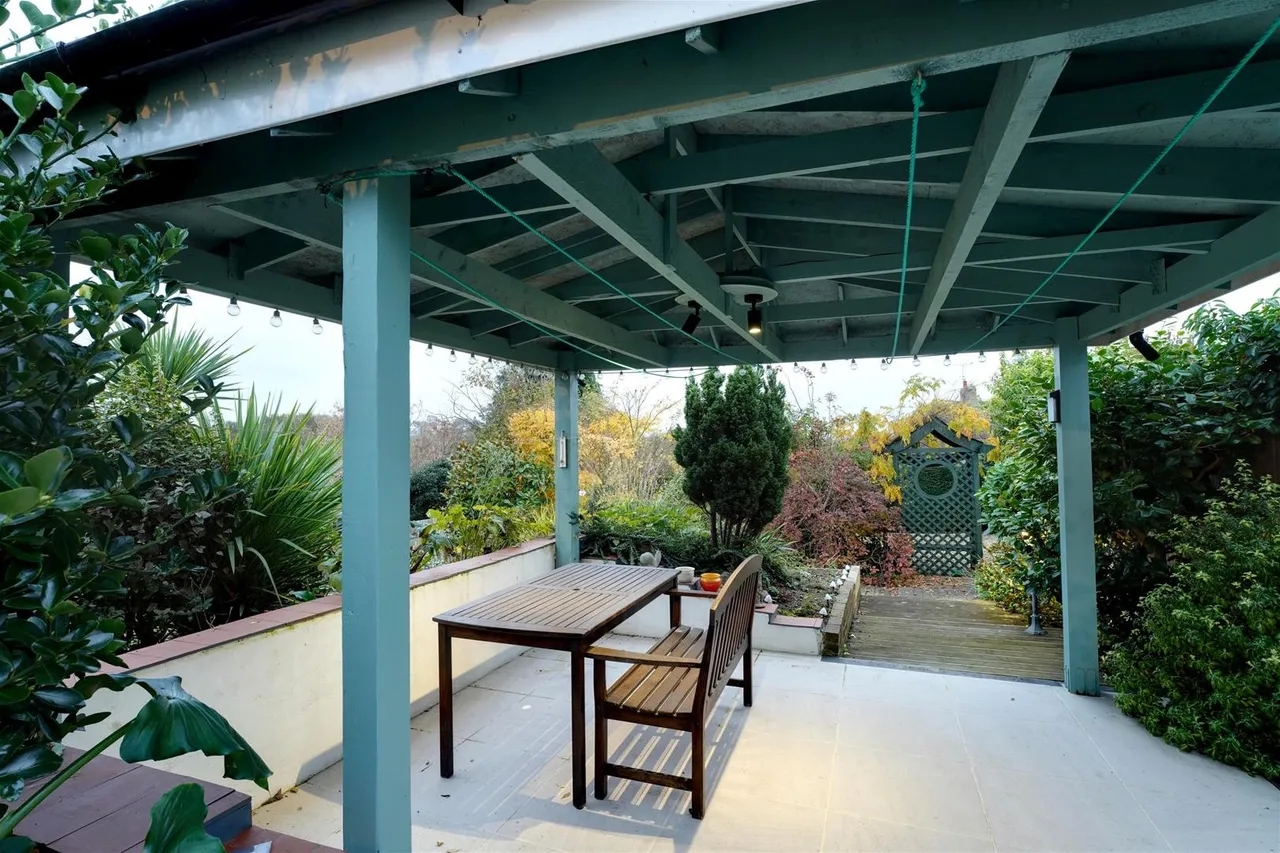 Pine Avenue, Gravesend DA12 1QY, photo 12