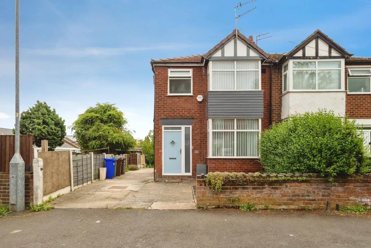 2 bed house for sale — Barnfield Street, Denton, Manchester, M34