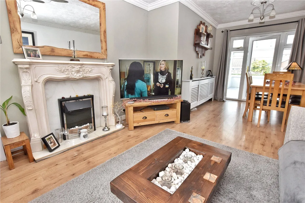 Bowland Road, Glossop, SK13, photo 2