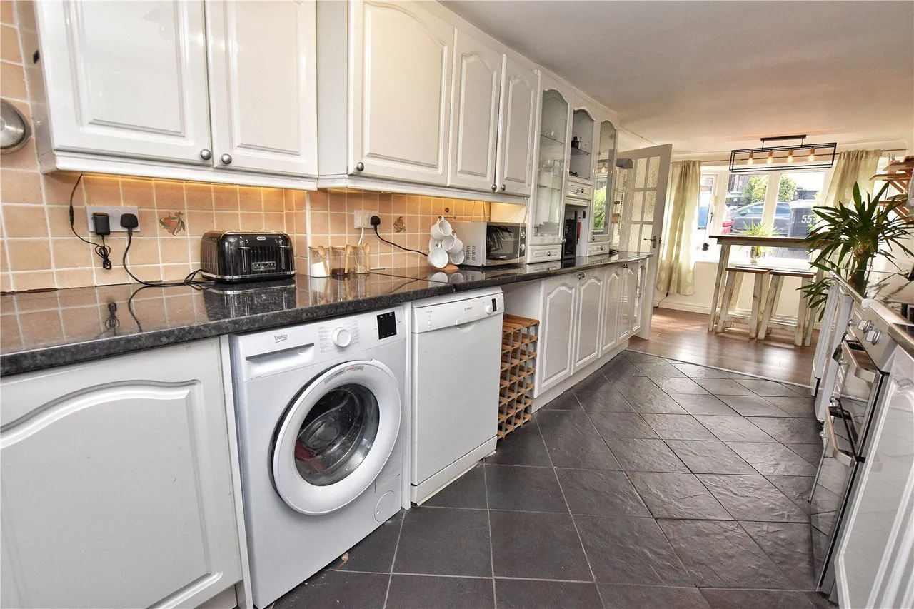 Bowland Road, Glossop, SK13, photo 3