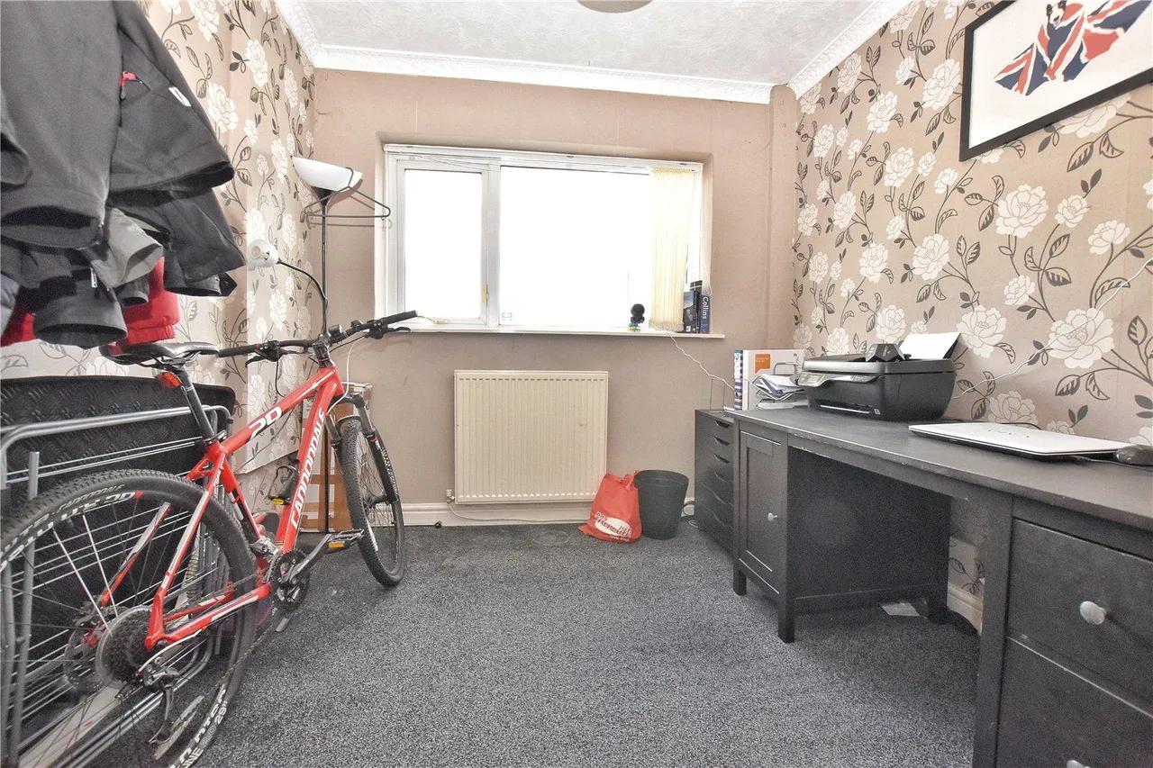 Bowland Road, Glossop, SK13, photo 13